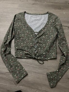 Aeropostale Olive Green Floral Lace-Up Cropped Long Sleeve Top